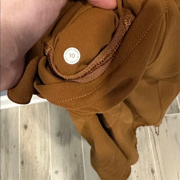 brown linen dress pants men Lululemon Swiftly Tech Short-Sleeve Shirt - Size 4/6 Great Condition